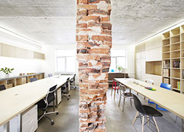 分享創(chuàng)意辦公室裝修設計案例實景照