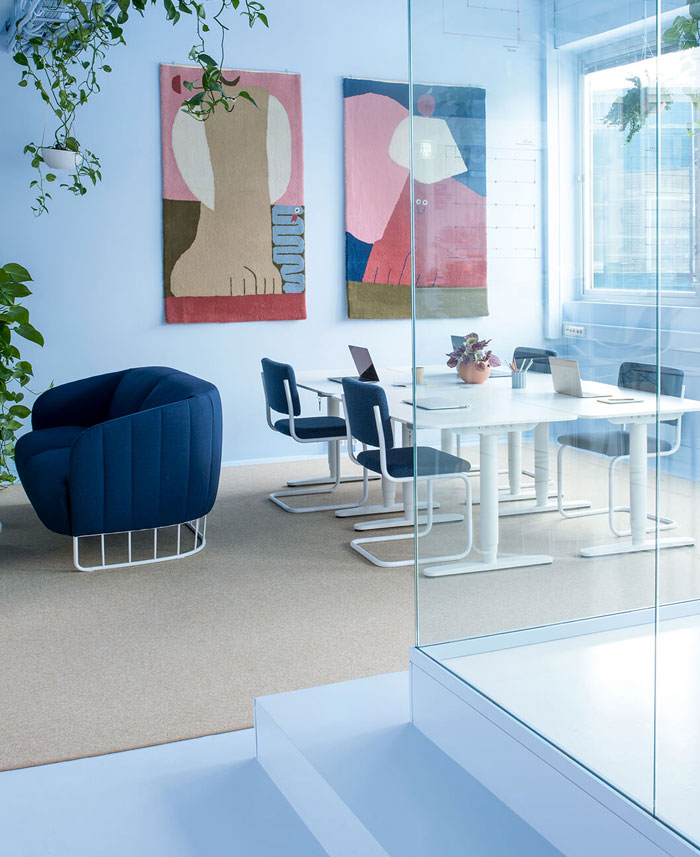 冷藍(lán)色調(diào)辦公室裝修設(shè)計.jpg