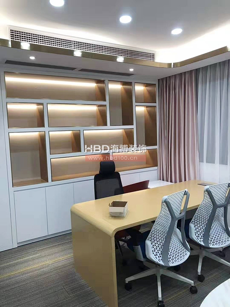 身所辦公室裝修設(shè)計.jpg